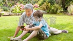老人带宝宝外出一定要注意的三大问题